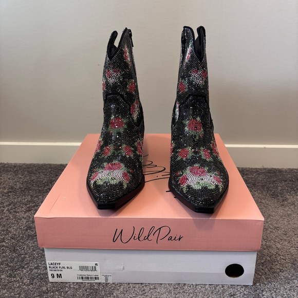 Wild Pair Size 7 Black Lacey Floral Crystal Bling Cowboy Boots / Booties NIB - Picture 7 of 13